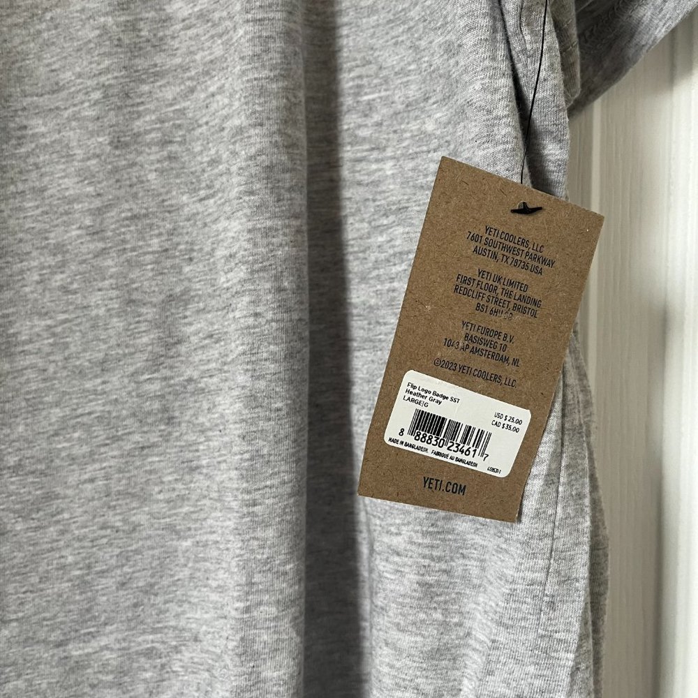 New Men's YETIFlip Logo Badge Heather Gray T-Shirt Large - Picture 3 of 4